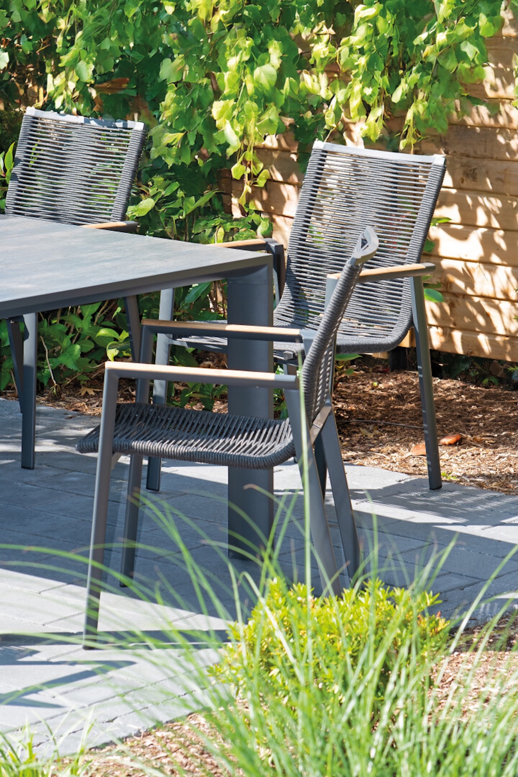 Sonnenpartner FLOW Stapelsessel Gartenstuhl Lounge-Stuhl Gartensessel mit Teakholz