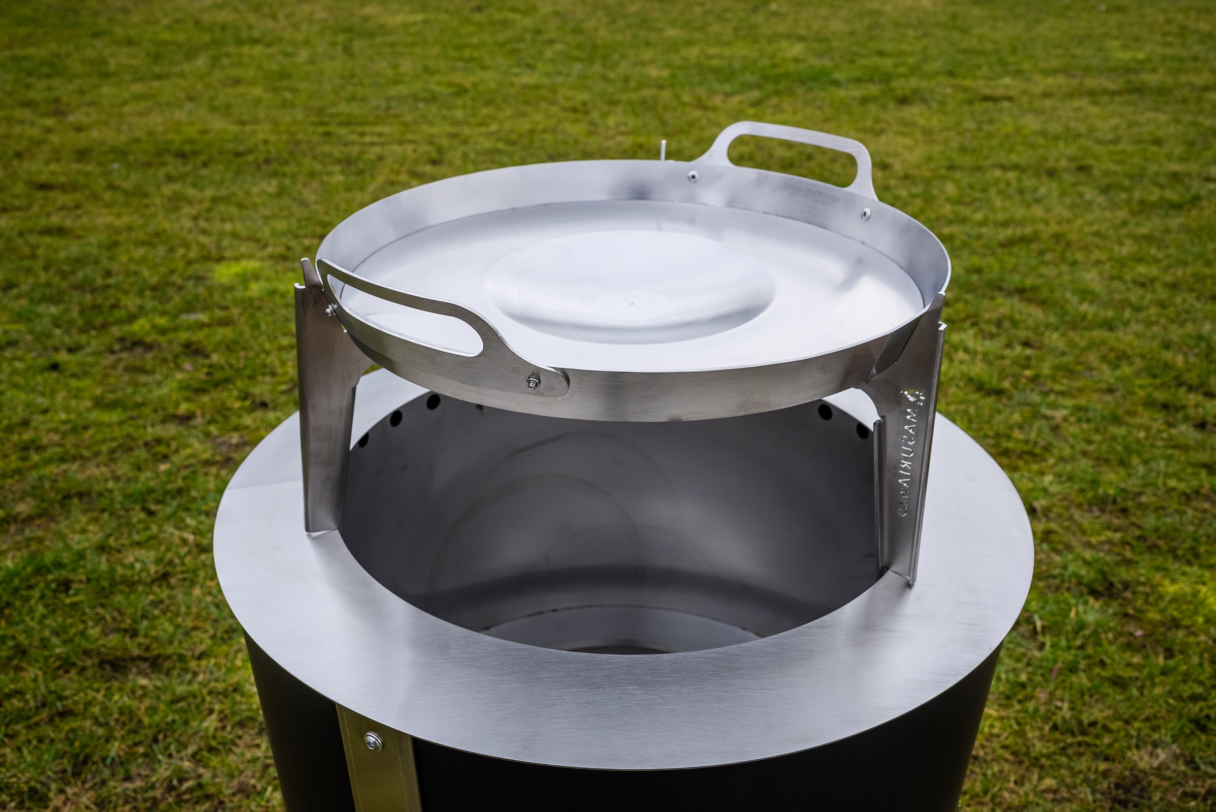 Masuria Wild Plancha Grillplatte für Alpha 600 Rauchfreie Feuerstelle Grillstelle aus Edelstahl