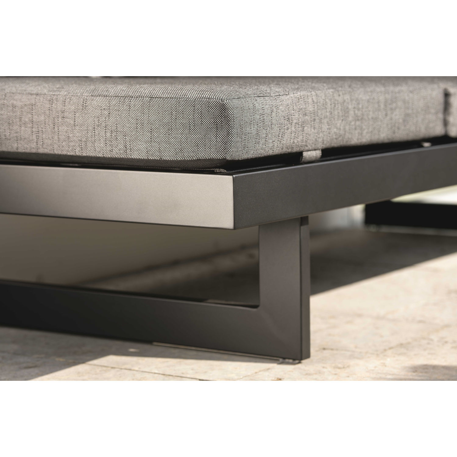 Stern Dining/Lounge-Bank New Holly 216x80 cm Aluminium matt schwarz/Textilen Leinen grau/seidenschwarz