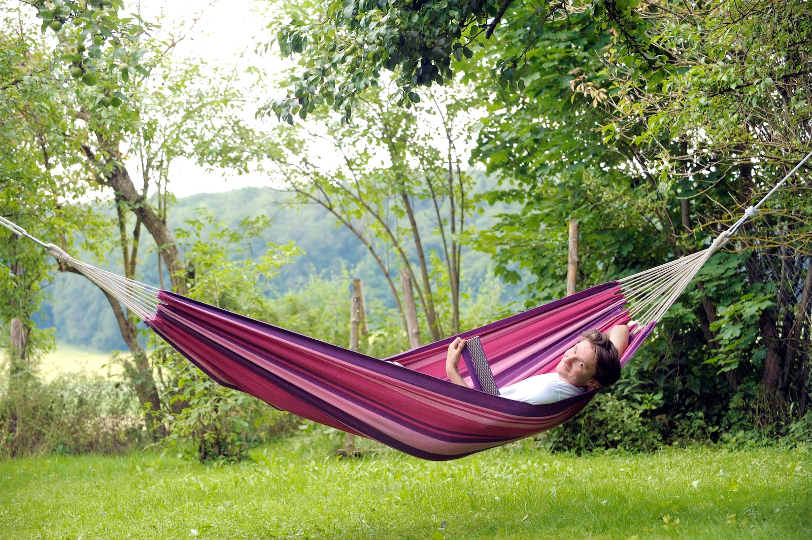 AMAZONAS Tahiti candy Hängematte wetterfest UV-beständig 200cmx100 cm lila/rosa