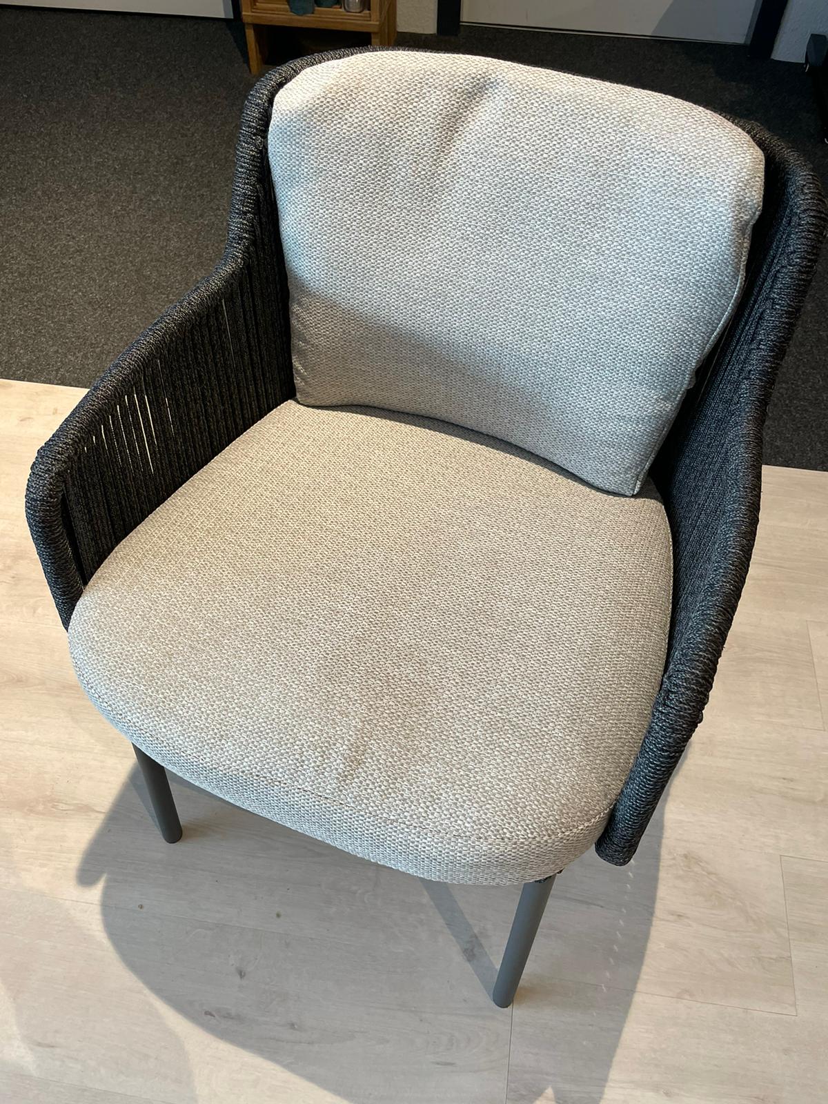 4Seasons - Bernini Dining - Sessel anthrazit mit hellen Kissen