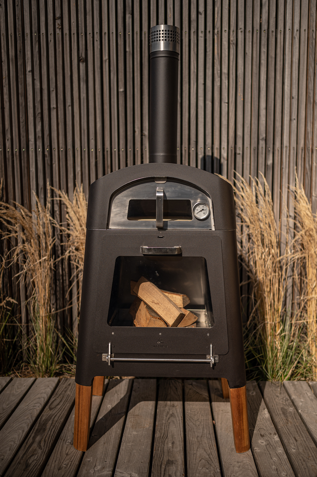 Masuria Kamin Nexo Black Multifunktionaler Holzofen, Feuerstelle, Grill und Pizzaofen