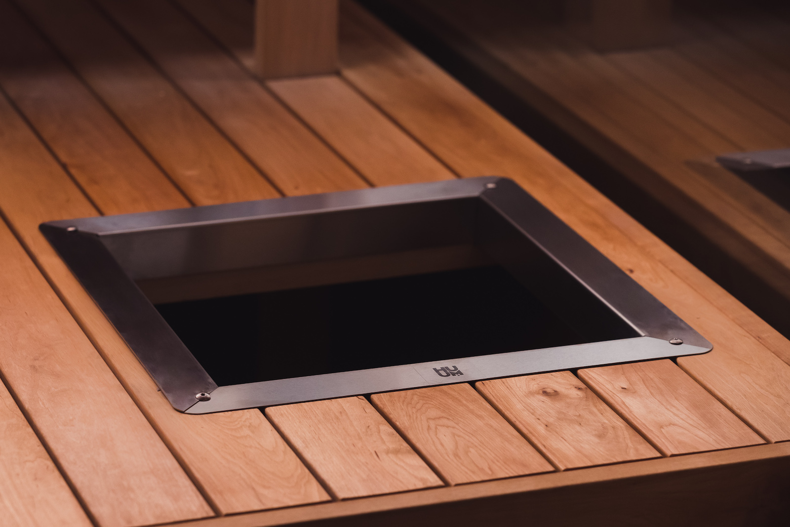 HUUM Einbauflansch für CLIFF/STEEL Saunaofen Einbaurahmen aus Edelstahl